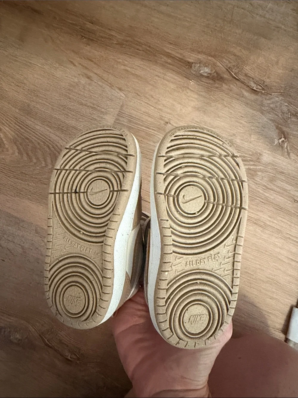 Court Borough mid 6c sneaker